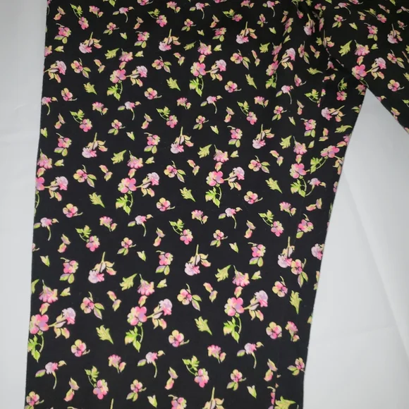 NOBO Black Leggings with Pink & Lavender Flowers - Picture 2 of 3